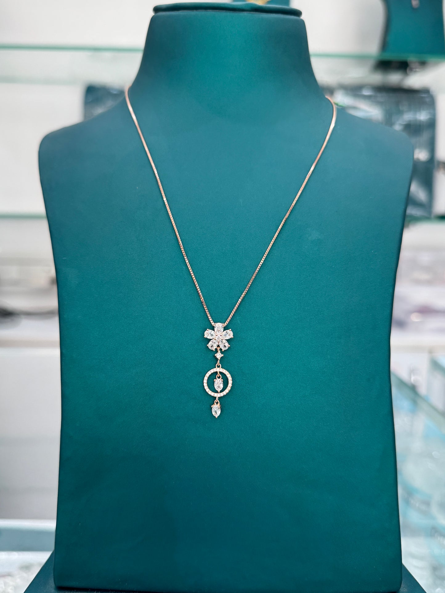 Elegant flower Necklace
