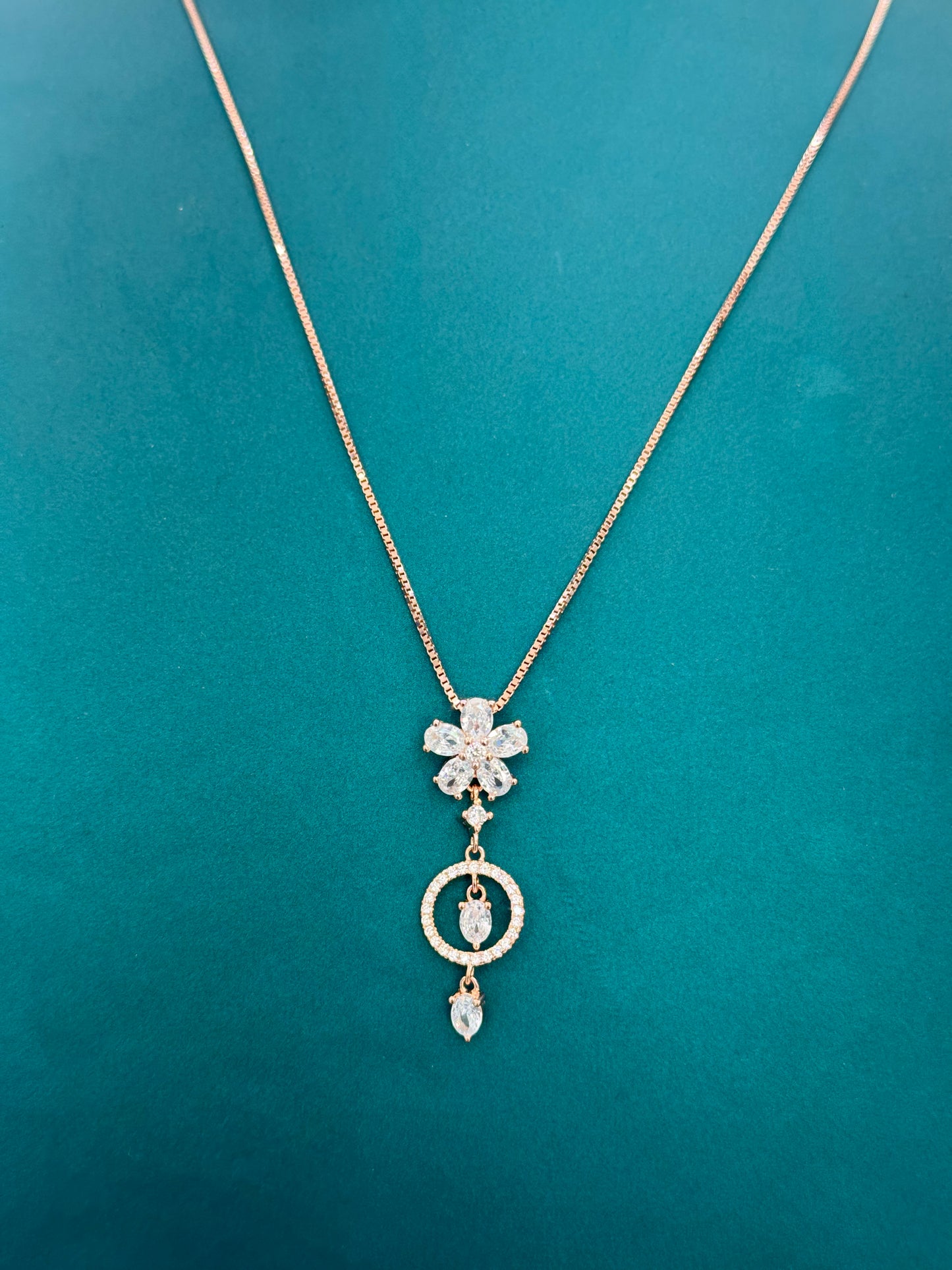 Elegant flower Necklace