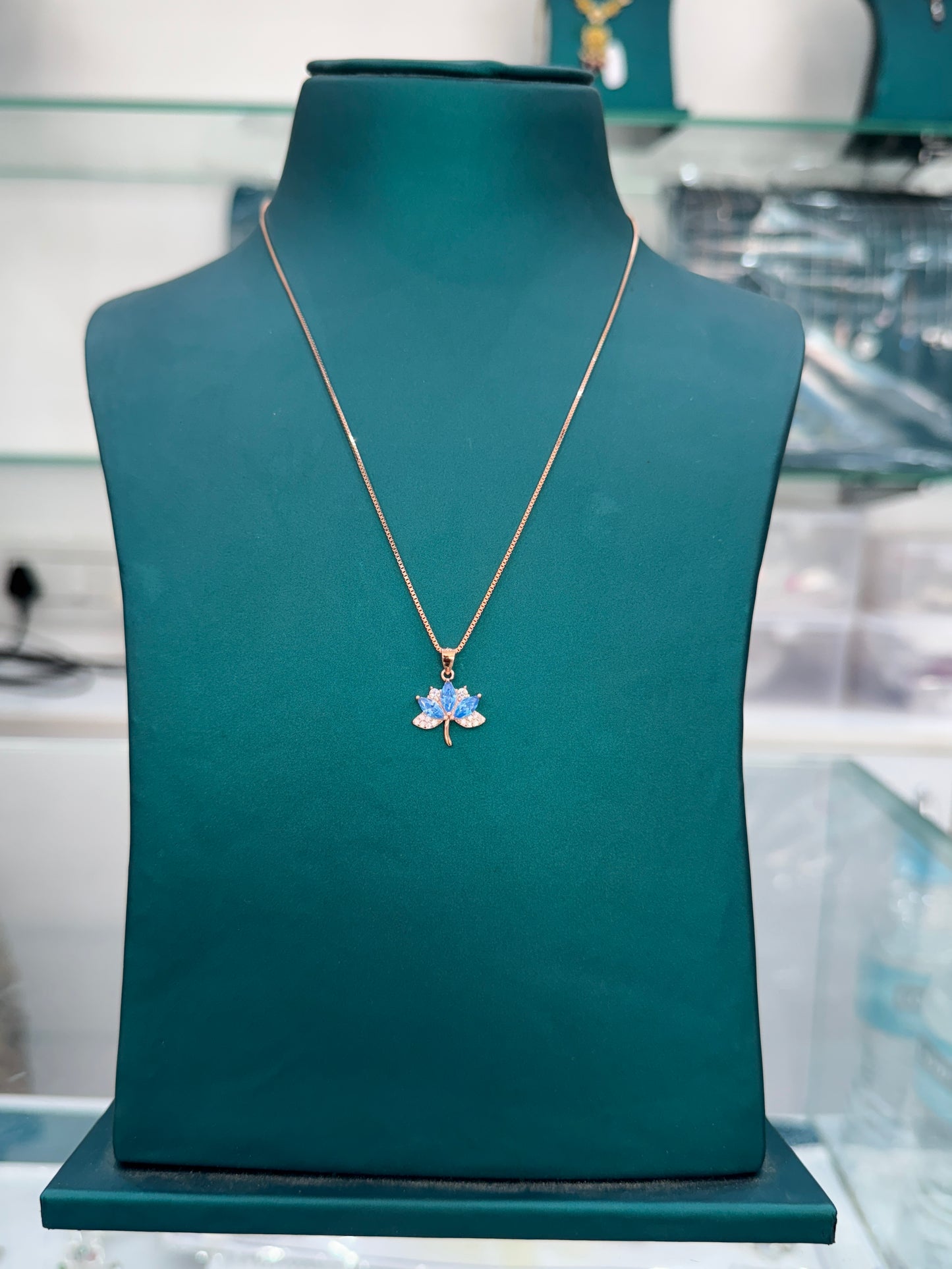 Elegant Maple Leaf Necklace*
