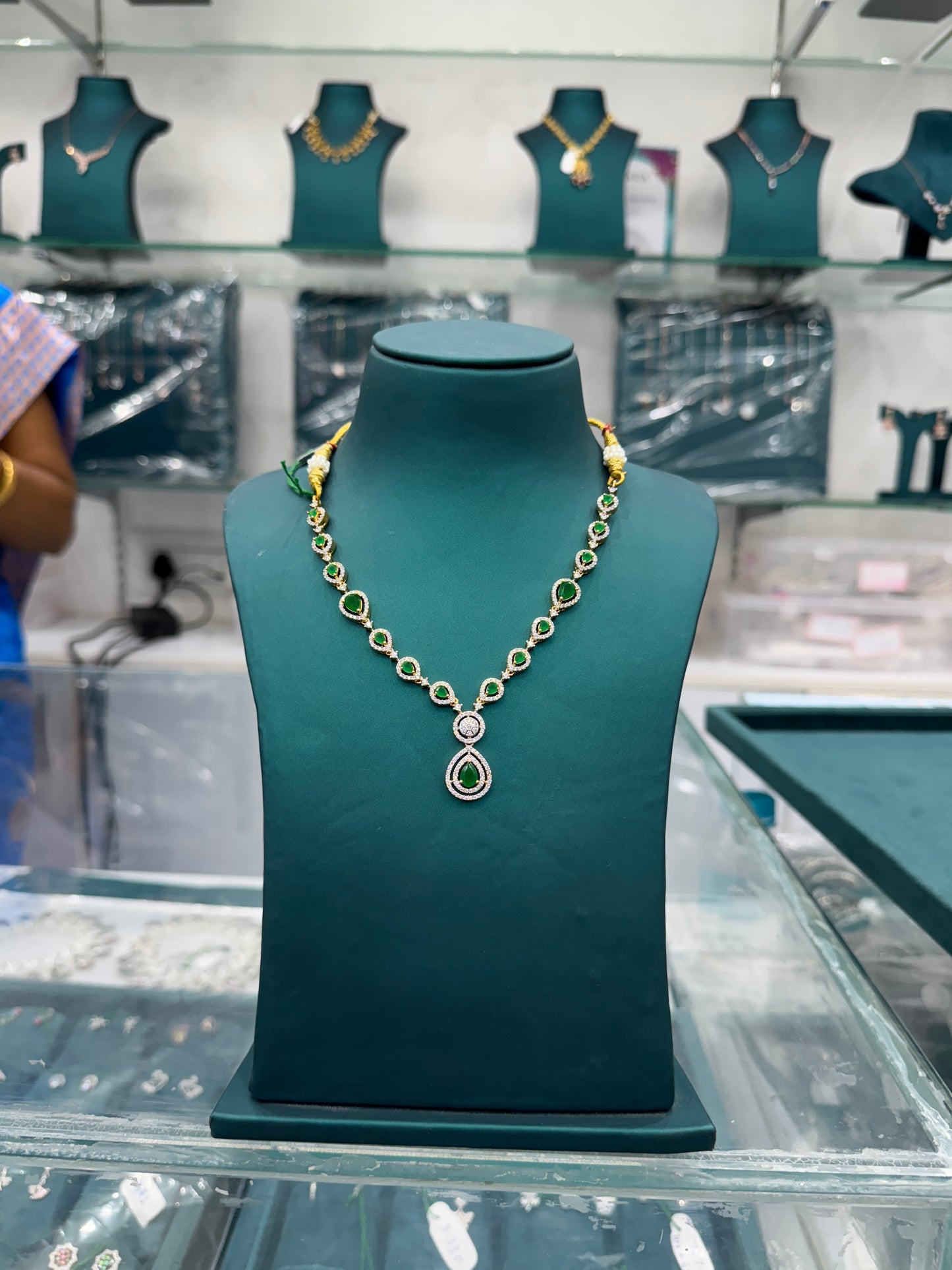 Tear drop Elegant emerald look-alike Neclace