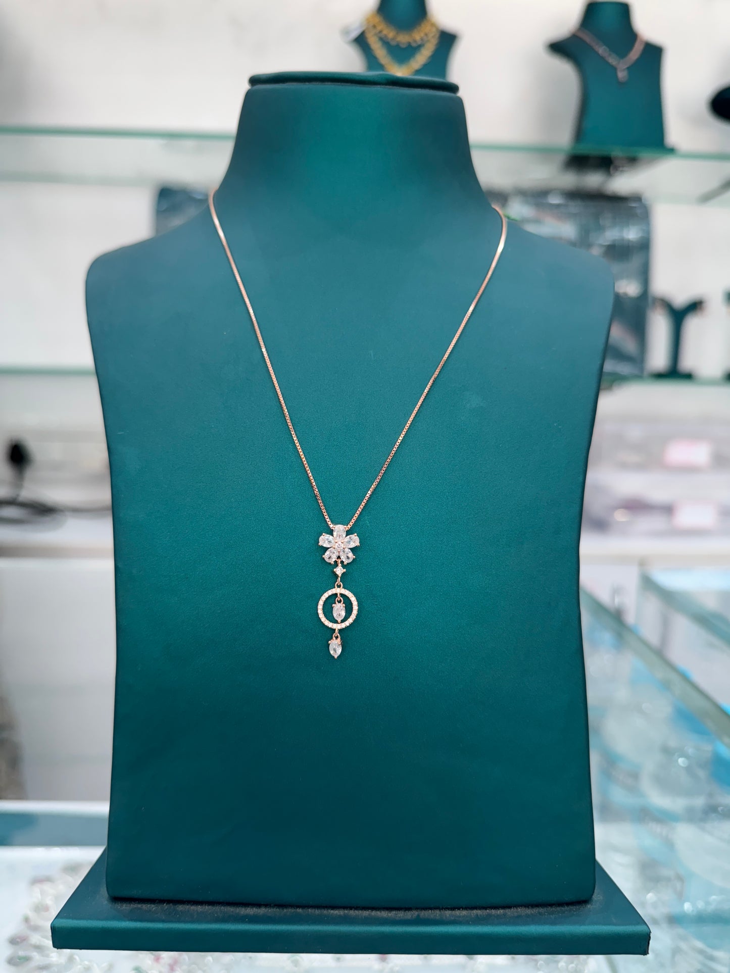 Elegant flower Necklace