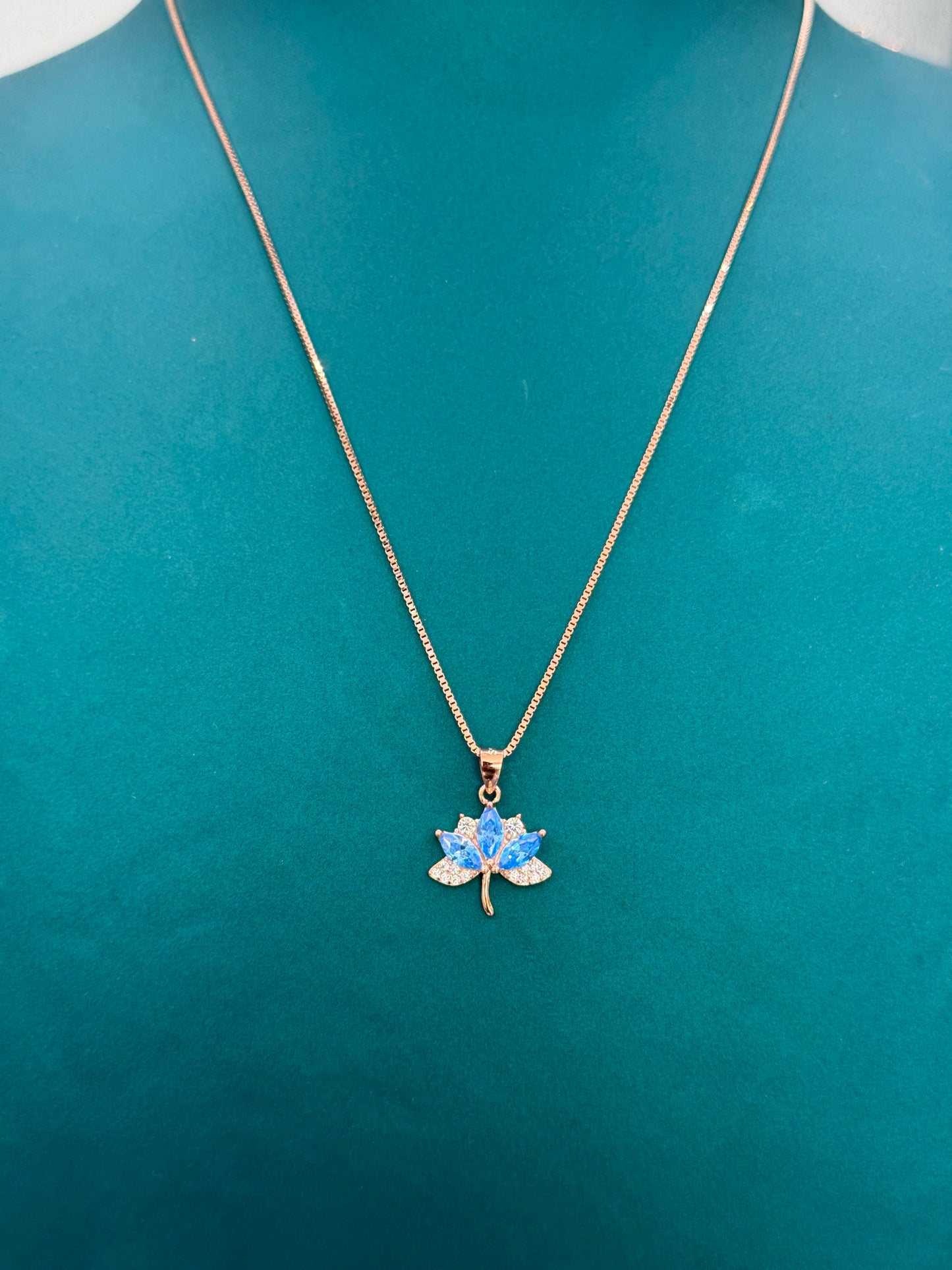 Elegant Maple Leaf Necklace*